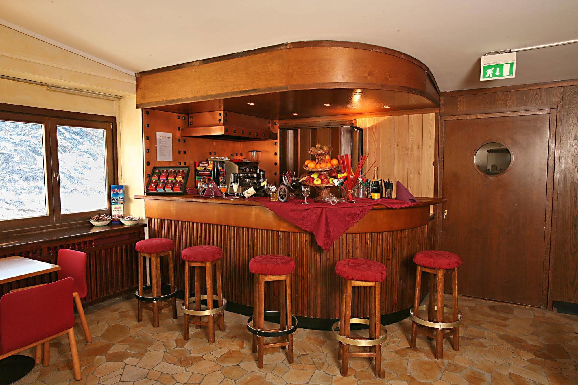 Hotel Lo Stambecco Брей-Червиния Экстерьер фото